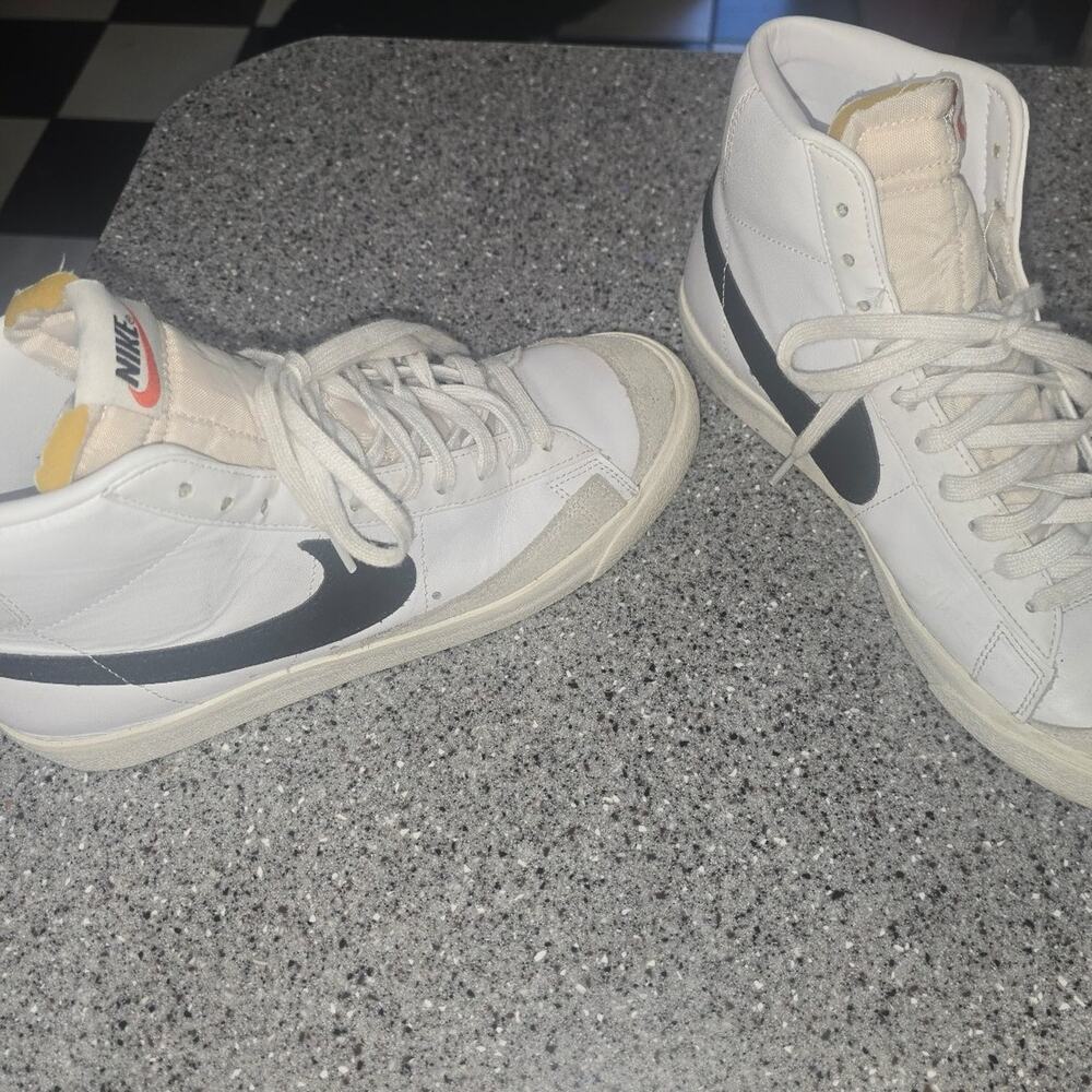 Nike Blazer Mid '77 Vintage Sneakers womens 10.5 White/Black Lace Up Leather